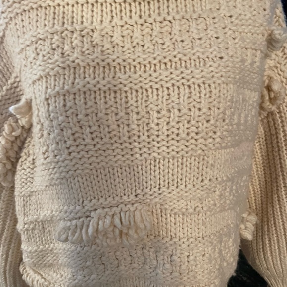 Beautiful new cream color sweater - Picture 5 of 5